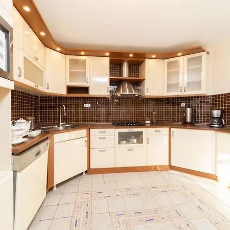 House Close To With Shared Pool In