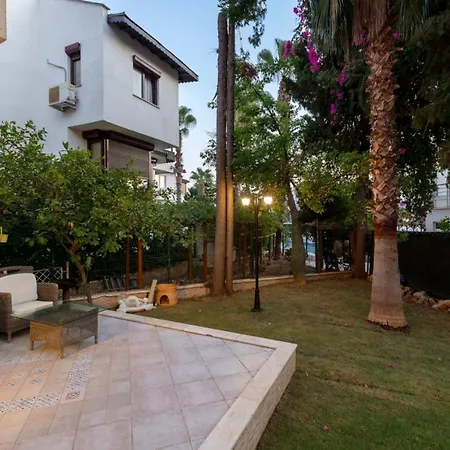 House Close To With Shared Pool In Villa Antalya