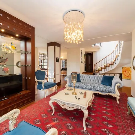 House Close To With Shared Pool In Villa *