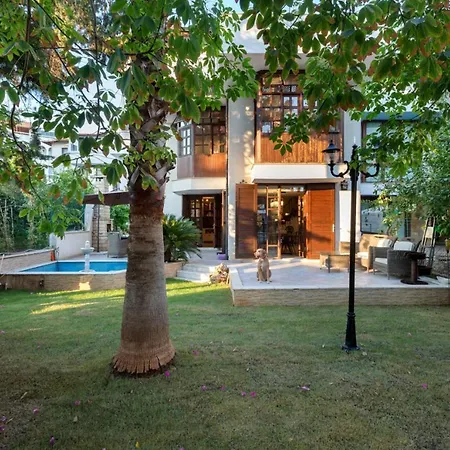 Villa House Close To With Shared Pool In Antalia