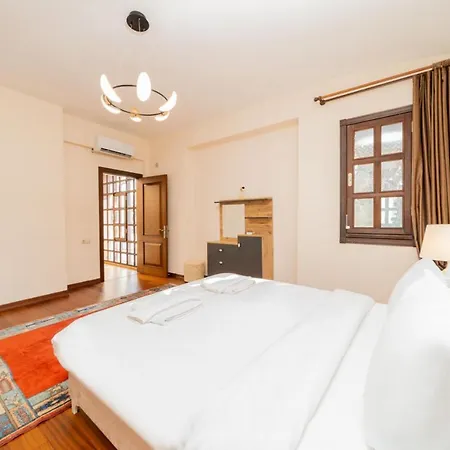 House Close To With Shared Pool In Villa *